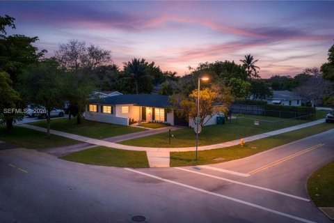 Casa en venta en Miami, Florida, 3 dormitorios, 140.19 m2 № 2057081 - foto 28