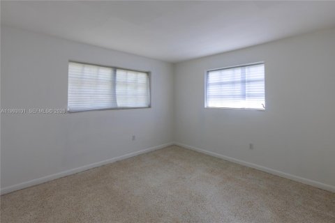 Casa en venta en Miami, Florida, 3 dormitorios, 140.19 m2 № 2057081 - foto 16