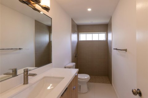 Casa en venta en Miami, Florida, 3 dormitorios, 140.19 m2 № 2057081 - foto 14