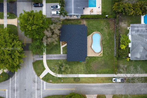 Casa en venta en Miami, Florida, 3 dormitorios, 140.19 m2 № 2057081 - foto 25