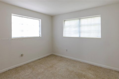 Casa en venta en Miami, Florida, 3 dormitorios, 140.19 m2 № 2057081 - foto 15