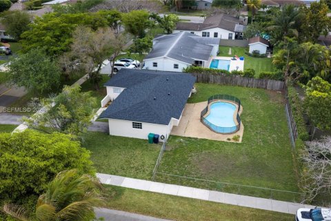 Casa en venta en Miami, Florida, 3 dormitorios, 140.19 m2 № 2057081 - foto 21