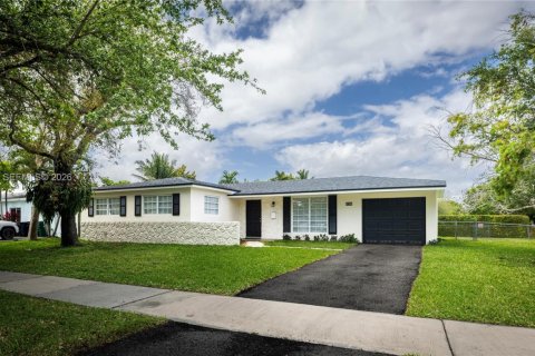 Casa en venta en Miami, Florida, 3 dormitorios, 140.19 m2 № 2057081 - foto 2