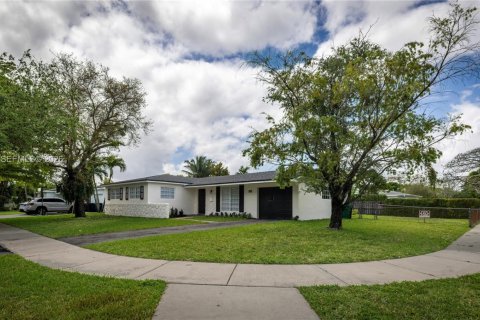 Casa en venta en Miami, Florida, 3 dormitorios, 140.19 m2 № 2057081 - foto 4