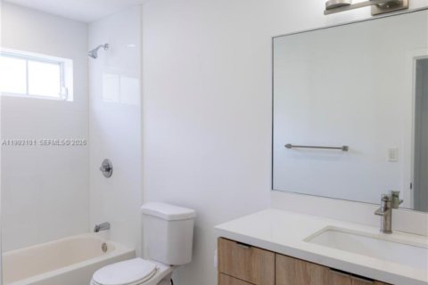 Casa en venta en Miami, Florida, 3 dormitorios, 140.19 m2 № 2057081 - foto 17