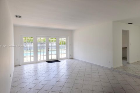 Casa en venta en Miami, Florida, 3 dormitorios, 140.19 m2 № 2057081 - foto 10