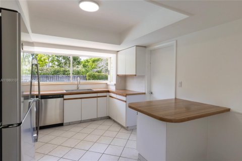 Casa en venta en Miami, Florida, 3 dormitorios, 140.19 m2 № 2057081 - foto 9