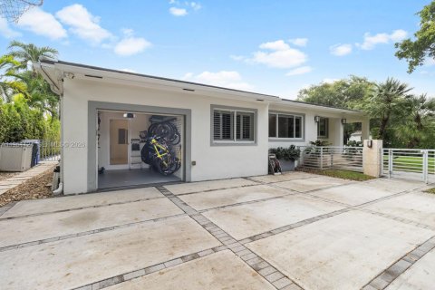 Купить виллу или дом в Корал-Гейблс, Флорида 5 спален, 274.9м2, № 2153125 - фото 25
