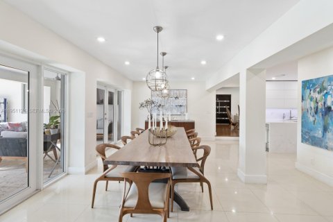 Купить виллу или дом в Корал-Гейблс, Флорида 5 спален, 274.9м2, № 2153125 - фото 8