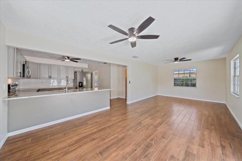 House in Sarasota, Florida 3 bedrooms, 131.55 sq.m. № 1755415 - photo 15