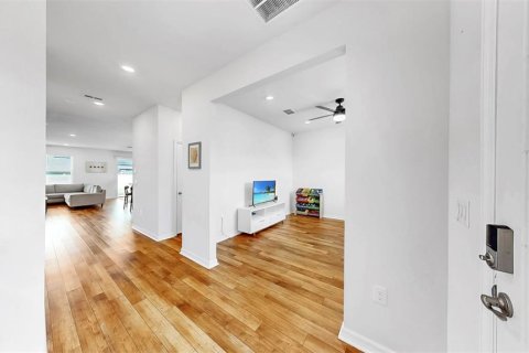 House in Wesley Chapel, Florida 4 bedrooms, 265.79 sq.m. № 1751274 - photo 4
