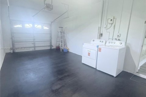 Villa ou maison à louer à Miami, Floride: 4 chambres, 133.22 m2 № 1956786 - photo 13