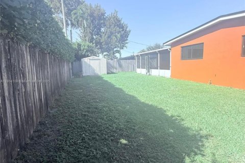 Villa ou maison à louer à Miami, Floride: 4 chambres, 133.22 m2 № 1956786 - photo 10