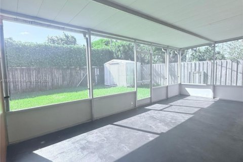 Villa ou maison à louer à Miami, Floride: 4 chambres, 133.22 m2 № 1956786 - photo 14