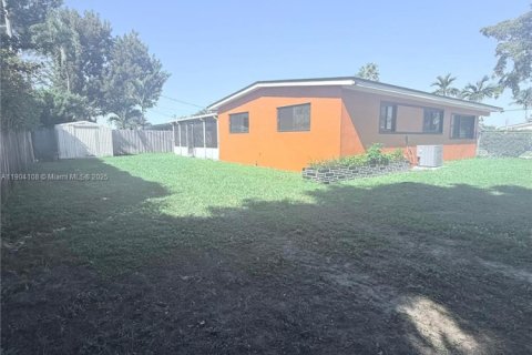 Villa ou maison à louer à Miami, Floride: 4 chambres, 133.22 m2 № 1956786 - photo 11