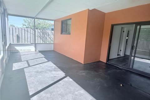 Villa ou maison à louer à Miami, Floride: 4 chambres, 133.22 m2 № 1956786 - photo 12