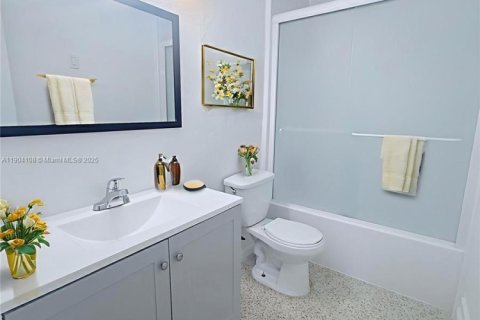 Villa ou maison à louer à Miami, Floride: 4 chambres, 133.22 m2 № 1956786 - photo 4