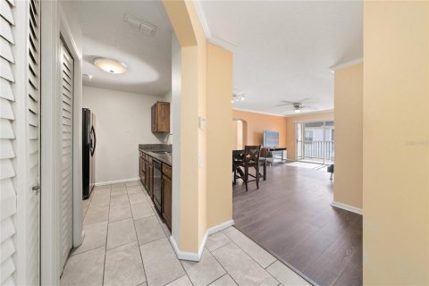 Condo in Orlando, Florida, 3 bedrooms № 2092470 - photo 15