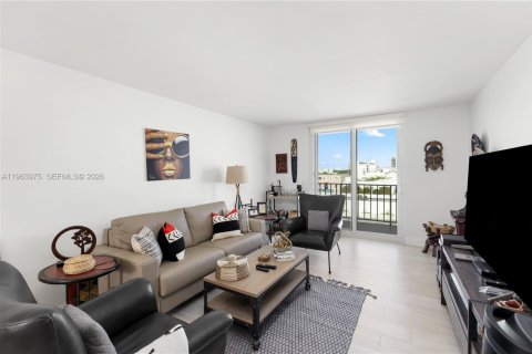 Condominio en Miami Beach, Florida, 1 dormitorio  № 2027825
