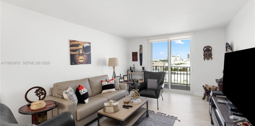 Condominio en Miami Beach, Florida, 1 dormitorio  № 2027825