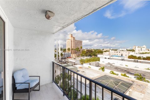 Condominio en venta en Miami Beach, Florida, 1 dormitorio, 66.89 m2 № 2027825 - foto 18