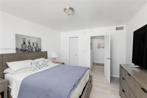 Condominio en venta en Miami Beach, Florida, 1 dormitorio, 66.89 m2 № 2027825 - foto 15