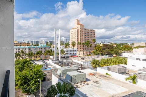 Condominio en venta en Miami Beach, Florida, 1 dormitorio, 66.89 m2 № 2027825 - foto 20