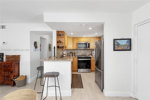 Condominio en venta en Miami Beach, Florida, 1 dormitorio, 66.89 m2 № 2027825 - foto 10