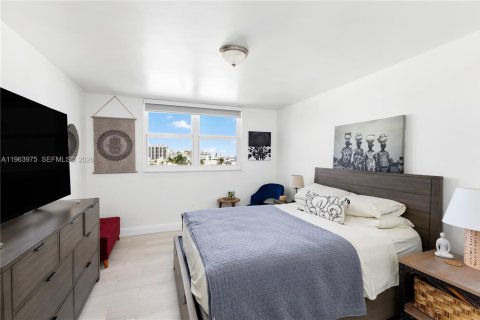 Condominio en venta en Miami Beach, Florida, 1 dormitorio, 66.89 m2 № 2027825 - foto 14