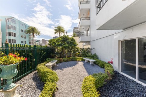 Condominio en venta en Miami Beach, Florida, 1 dormitorio, 66.89 m2 № 2027825 - foto 27