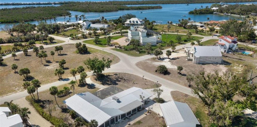 House in Placida, Florida 4 bedrooms, 210.14 sq.m. № 1556447