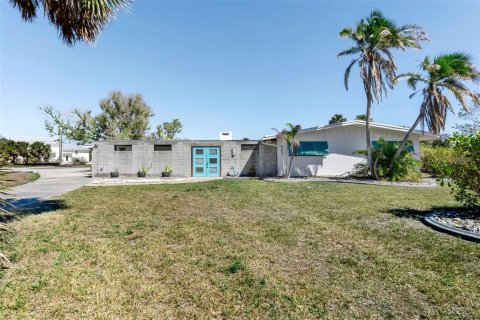 House in Placida, Florida 4 bedrooms, 210.14 sq.m. № 1556447 - photo 5