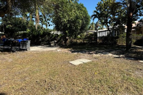 House in Hollywood, Florida 2 bedrooms, 60.39 sq.m. № 2045837 - photo 2