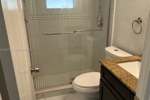House in Hollywood, Florida 2 bedrooms, 60.39 sq.m. № 2045837 - photo 10