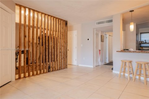 Condo in Miami, Florida, 1 bedroom  № 1617161 - photo 20