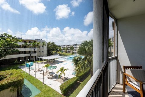 Condo in Miami, Florida, 1 bedroom  № 1617161 - photo 6