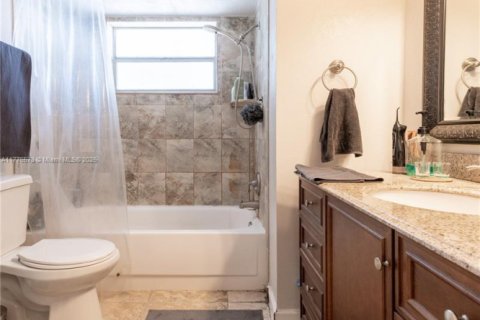 Condo in Miami, Florida, 1 bedroom  № 1617161 - photo 19