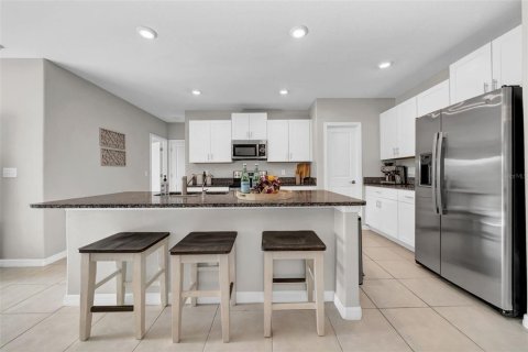 House in Wesley Chapel, Florida 6 bedrooms, 239.69 sq.m. № 2096679 - photo 4