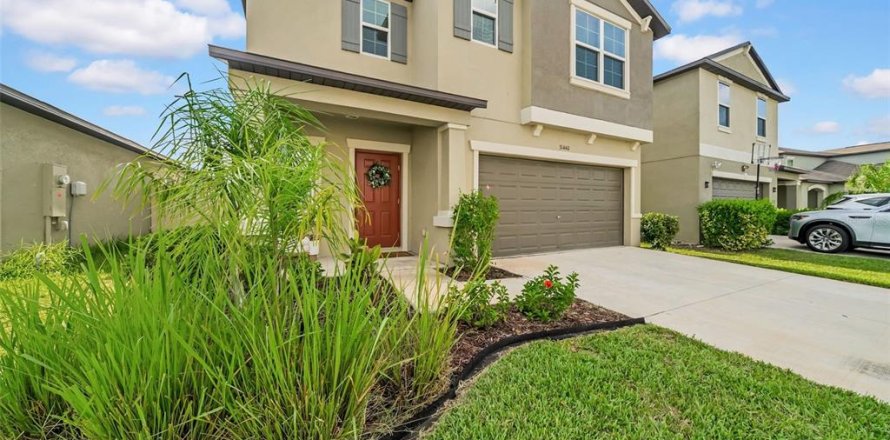 House in Wesley Chapel, Florida 6 bedrooms, 239.69 sq.m. № 2096679