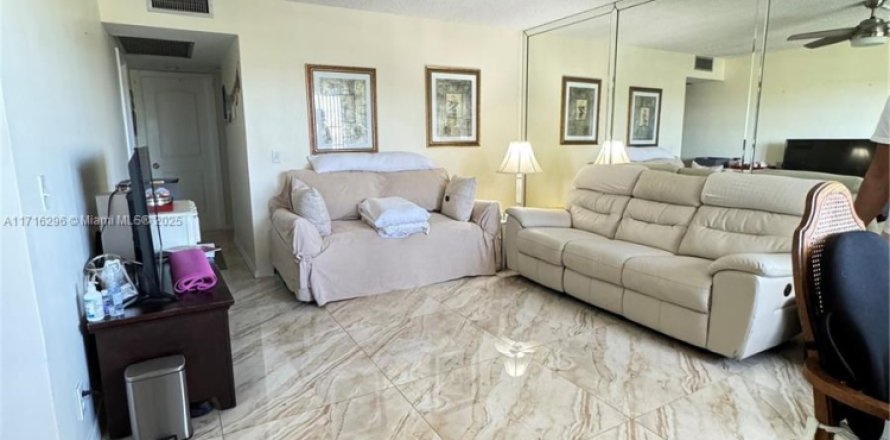 Condo in Pembroke Pines, Florida, 2 bedrooms  № 1710627