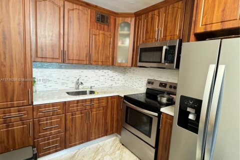 Condo in Pembroke Pines, Florida, 2 bedrooms  № 1710627 - photo 4