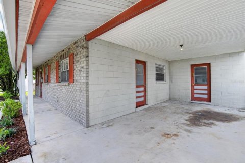 House in Brandon, Florida 3 bedrooms, 121.24 sq.m. № 2324092 - photo 4