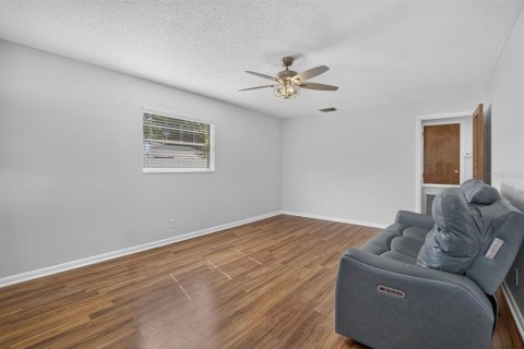 House in Brandon, Florida 3 bedrooms, 121.24 sq.m. № 2324092 - photo 9