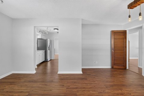 House in Brandon, Florida 3 bedrooms, 121.24 sq.m. № 2324092 - photo 18