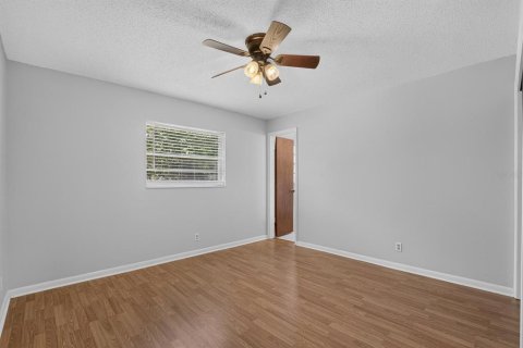 House in Brandon, Florida 3 bedrooms, 121.24 sq.m. № 2324092 - photo 19