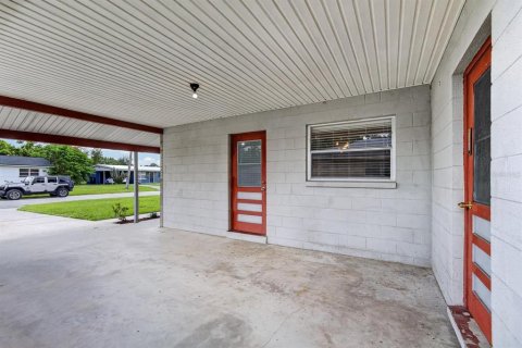 House in Brandon, Florida 3 bedrooms, 121.24 sq.m. № 2324092 - photo 3