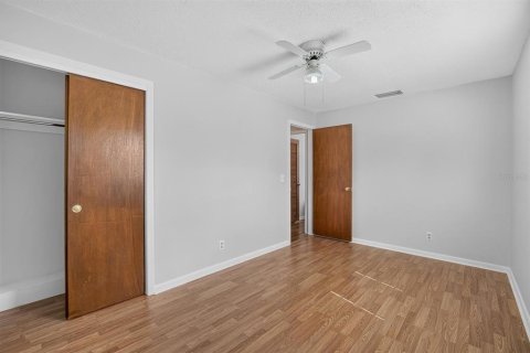 House in Brandon, Florida 3 bedrooms, 121.24 sq.m. № 2324092 - photo 27