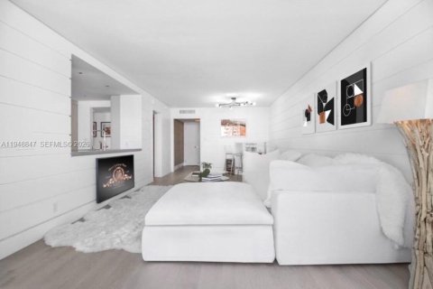 Снять в аренду кондоминиум в Майами-Бич, Флорида 1 спальня, 110.55м2, № 2004681 - фото 13