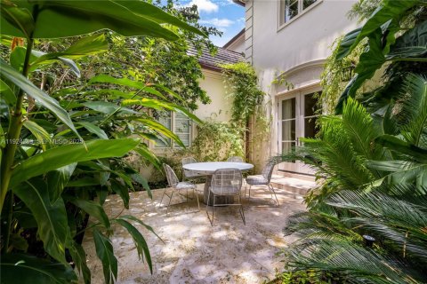 Villa ou maison à vendre à Coral Gables, Floride: 5 chambres, 417.5 m2 № 1982736 - photo 18