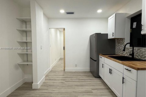 Villa ou maison à louer à West Park, Floride: 1 chambre, 27.87 m2 № 2051588 - photo 2